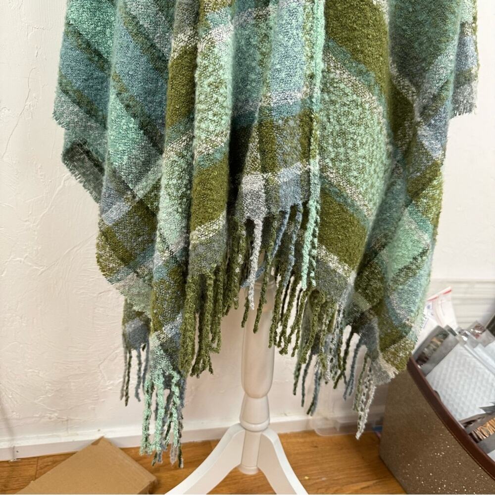 J Jill Green Plaid Fringe Cozy Boucle Rana Poncho Cape Womens OS Boho Fall - Picture 4 of 9